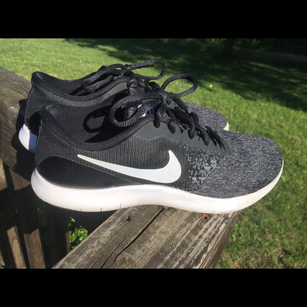 💙Nike FlexContact shoes 7.5 in EUC! Must see!💙